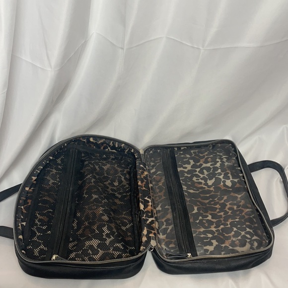 VICTORIA SECRET BLACK MAKE UP BAG - Picture 8 of 10